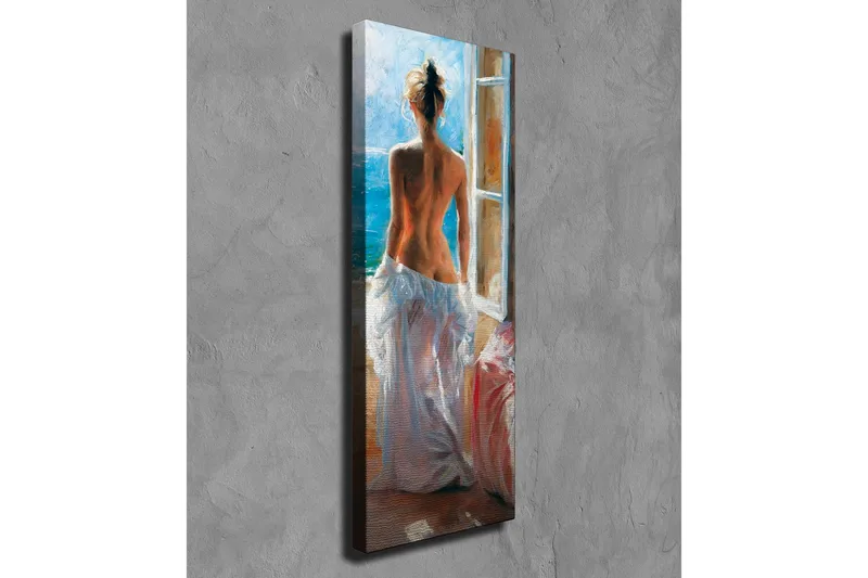 Lerretsbilde - Naken kvinne står ved et vindu med utsikt over havet - Blå / Hvit / Beige - Innredning - Bilder & kunst - Lerretsbilder