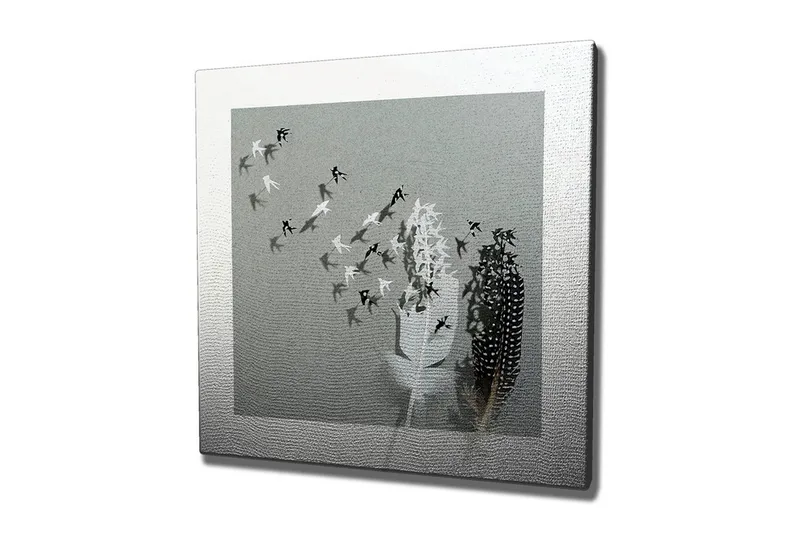 Lerretsbilde - Silhuetter av fugler som flyr bort fra en vase med fjær, Svart / Hvit / Grå