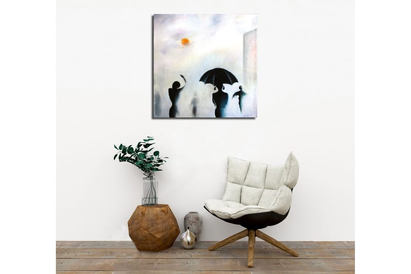 Lerretsbilde - Silhuetter av mennesker med paraplyer i et tåkete bymiljø - Svart / Grå / Oransje - Innredning - Bilder & kunst - Lerretsbilder
