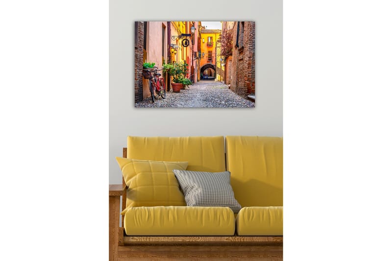 Lerretsbilde - Sjarmerende gate med sykkel og fargerike bygninger - Oransje / Grønn / Rød - Innredning - Bilder & kunst - Lerretsbilder