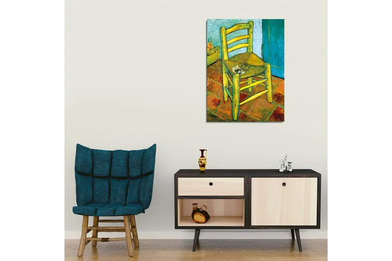 Lerretsbilde - Stående stol med stråsete og en liten dekorasjon på setet - Gul / Grønn / Oransje - Innredning - Bilder & kunst - Lerretsbilder