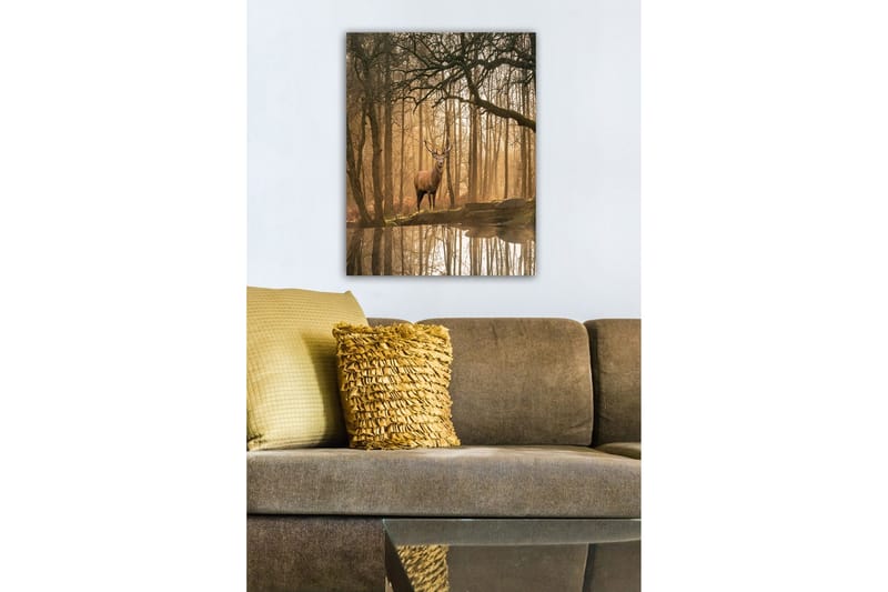 Lerretsbilde - Statlig elg i et tåkete skogsmiljø - Brun / Gull / Grønn - Innredning - Bilder & kunst - Lerretsbilder