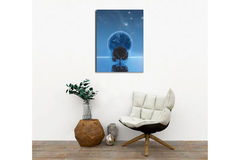 Lerretsbilde - Stjerneklar natt med en stor måne og silhuetten av et tre i horisonten - Mørk blå / Svart / Lys blå - Innredning - Bilder & kunst - Lerretsbilder