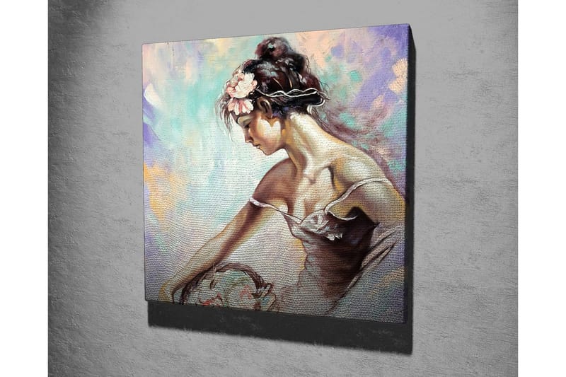 Lerretsbilde - Ung kvinne med blomster i håret lent over en kurv - Lys blå / Beige / Rosa - Innredning - Bilder & kunst - Lerretsbilder
