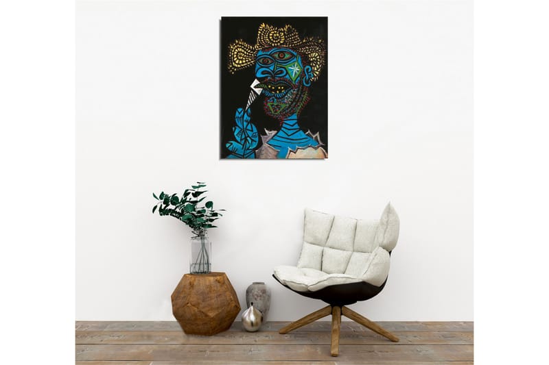 Lerretsbilde - Uttrykksfullt portrett av en mann med fargerike detaljer og en dramatisk bakgrunn - Blå / Svart / Gul - Innredning - Bilder & kunst - Lerretsbilder