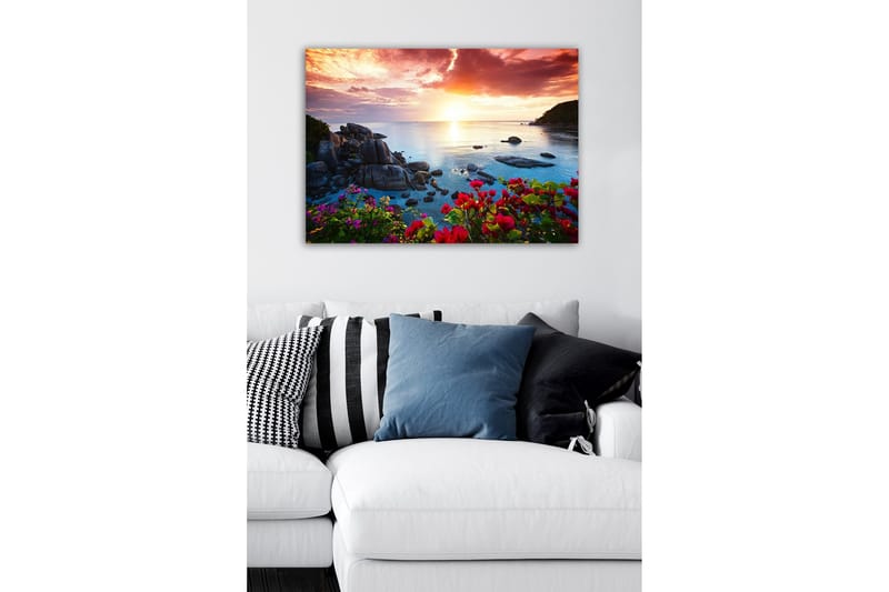 Lerretsbilde - Vakker solnedgang over havet med blomster i forgrunnen - Rosa / Blå / Oransje - Innredning - Bilder & kunst - Lerretsbilder