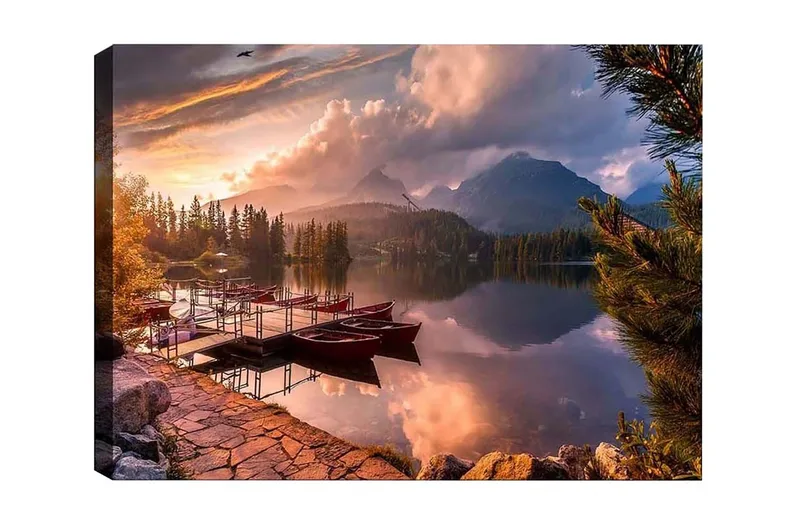 Lerretsbilde - Vakkert innsjølandskap med robåter ved solnedgang, Oransje / Grønn / Blå