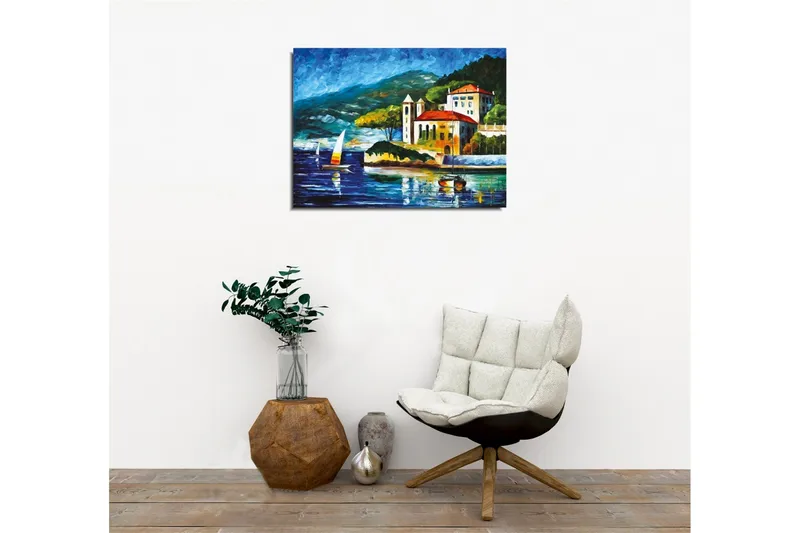 Lerretsbilde - Vakkert kystlandskap med seilbåter og en pittoresk bygning ved vannet - Blå / Grønn / Rød - Innredning - Bilder & kunst - Lerretsbilder