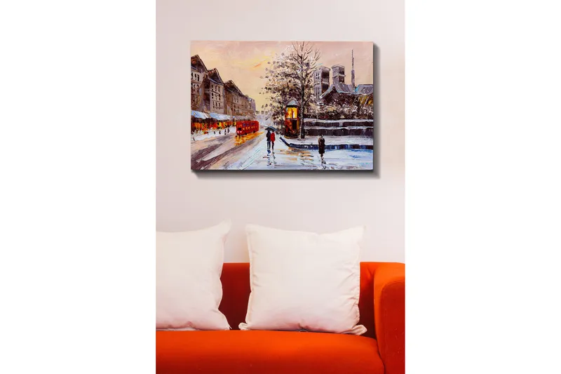 Lerretsbilde - Vinterlandskap med snødekte bygninger og en rød buss - Rød / Grå / Hvit - Innredning - Bilder & kunst - Lerretsbilder