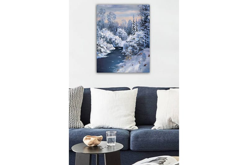Lerretsbilde - Vinterlandskap med snødekte trær og en frossen elv - Hvit / Blå / Grå - Innredning - Bilder & kunst - Lerretsbilder