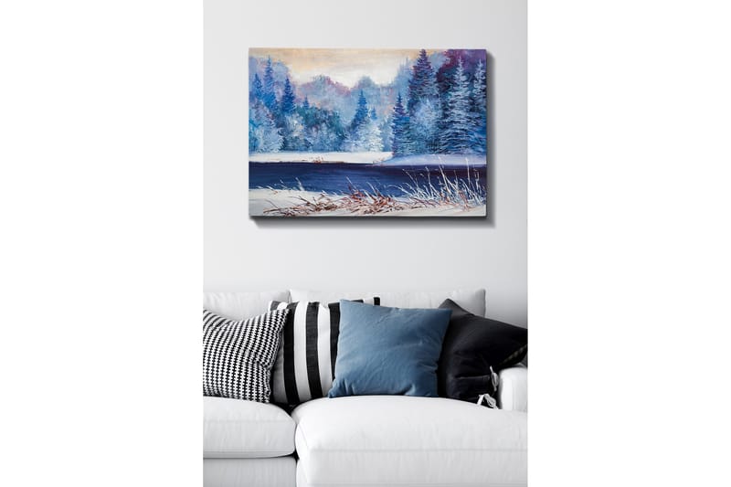 Lerretsbilde - Vinterlandskap med snødekte trær og en frossen innsjø - Blå / Hvit / Lilla - Innredning - Bilder & kunst - Lerretsbilder