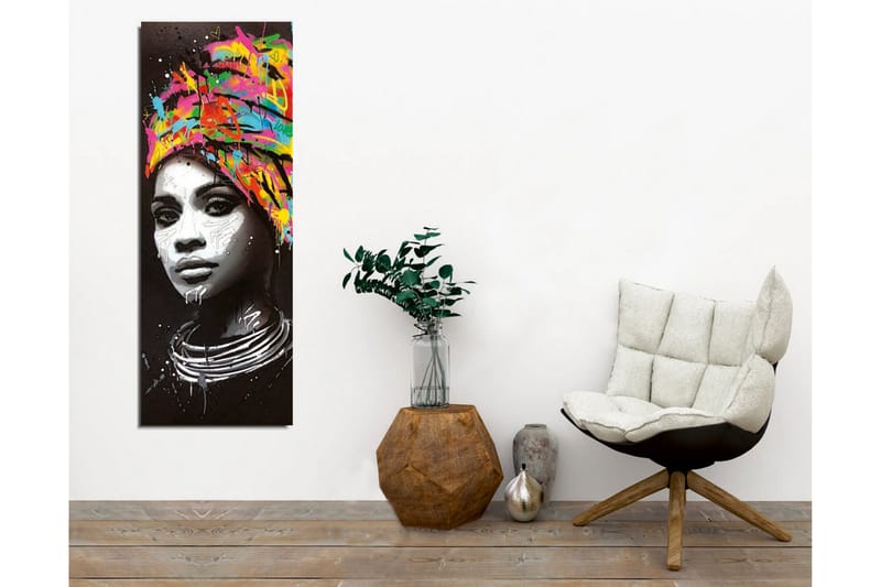 Lerretsbilde - Portrett av en kvinne med et fargerikt hodeskjerf - Svart / Rosa / Gul - Innredning - Bilder & kunst - Lerretsbilder