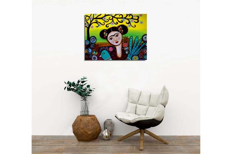 Lerretsbilde - Portrett av en kvinne med blomster i håret og en grønn fugl ved siden av seg - Grønn / Rød / Svart - Innredning - Bilder & kunst - Lerretsbilder