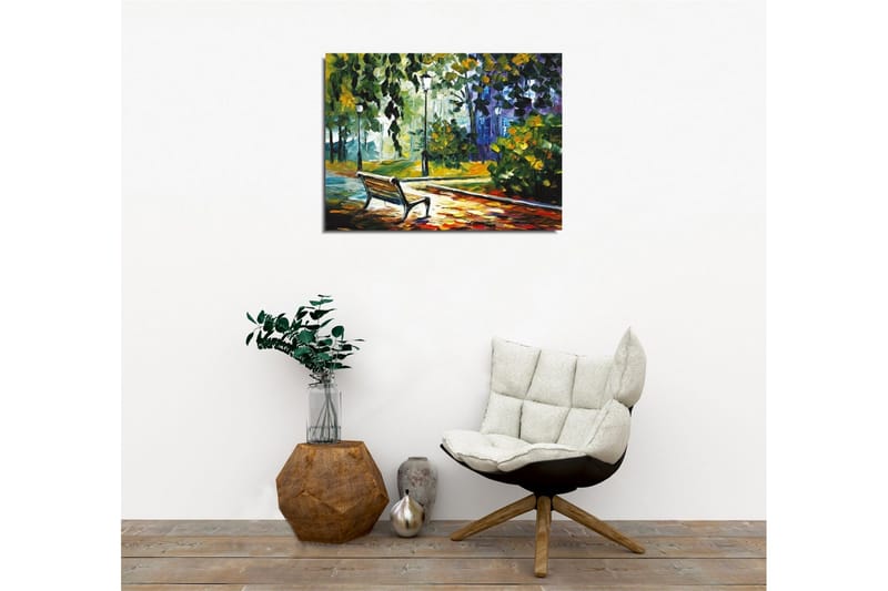 Lerretsbilde - Parkbenk omgitt av frodige trær og lys i et fargerikt miljø - Grønn / Gul / Blå - Innredning - Bilder & kunst - Lerretsbilder