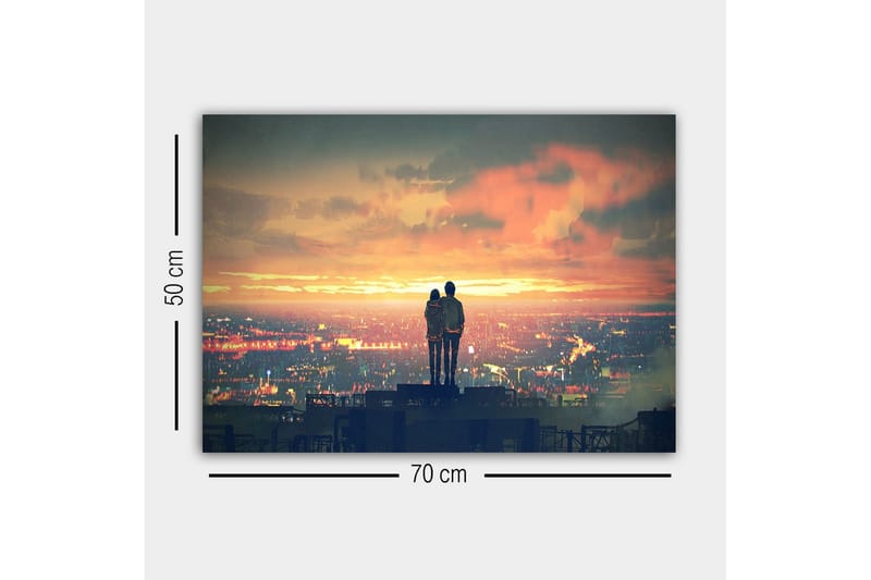 Lerretsbilde - Par som står sammen og ser på en solnedgang over en by - Oransje / Blå / Grå - Innredning - Bilder & kunst - Lerretsbilder