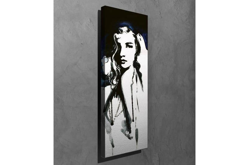 Lerretsbilde - Portrett av en kvinne med langt hår og et mystisk uttrykk - Svart / Hvit / Mørk blå - Innredning - Bilder & kunst - Lerretsbilder