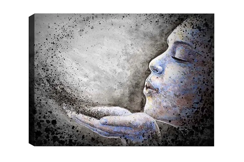 Lerretsbilde - Portrett av en kvinne som blåser partikler ut av hendene sine, Grå / Blå / Svart