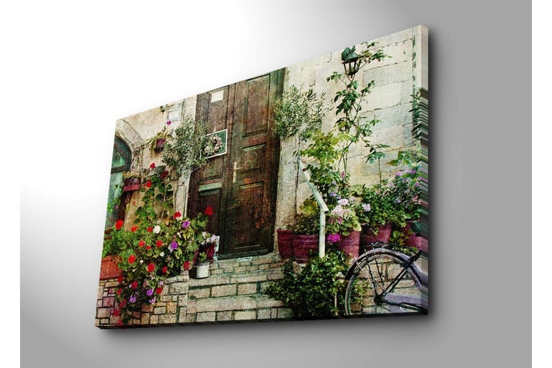 Stort lerretsbilde 100x70 cm - Vakker dør omgitt av fargerike blomster og grøntområder - Rød / Grønn / Lilla - Innredning - Bilder & kunst - Lerretsbilder