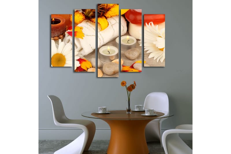 Stort lerretsbilde i 5 deler 105x70 cm - Avslappende spa-miljø med blomster og stearinlys - Gul / Hvit / Brun - Innredning - Bilder & kunst - Lerretsbilder