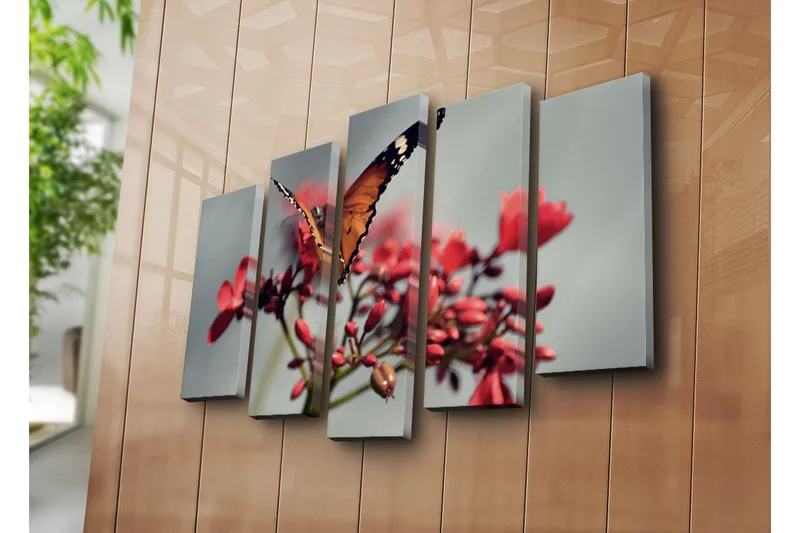 Stort lerretsbilde i 5 deler 105x70 cm - Fargerik sommerfugl på blomster - Oransje / Rød / Grønn - Innredning - Bilder & kunst - Lerretsbilder