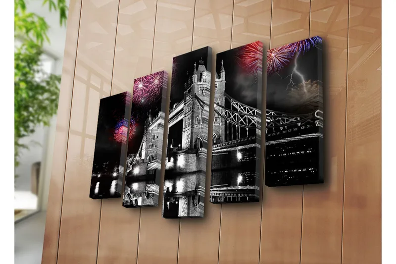 Stort lerretsbilde i 5 deler 105x70 cm - Fyrverkeri over Tower Bridge i London - Svart / Rød / Blå - Innredning - Bilder & kunst - Lerretsbilder