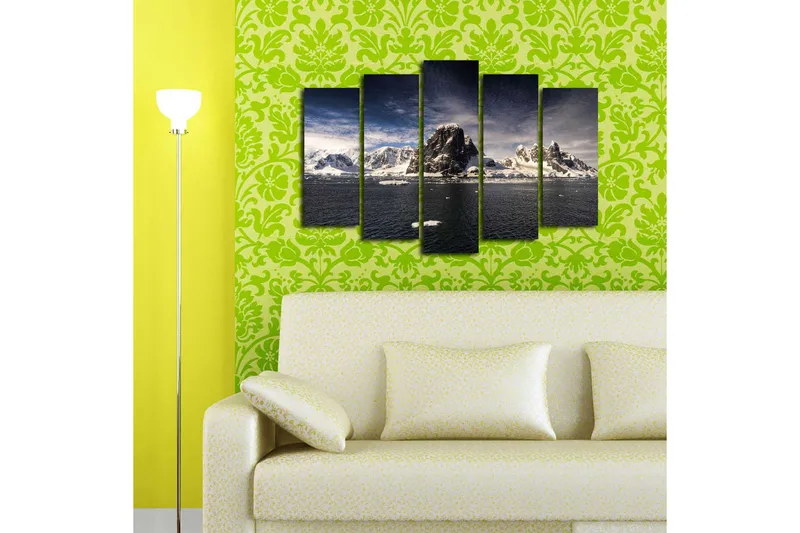 Stort lerretsbilde i 5 deler 105x70 cm - Imponerende fjellandskap med snødekte topper og speilblanke vannflater - Hvit / Mørk blå / Grå - Innredning - Bilder & kunst - Lerretsbilder
