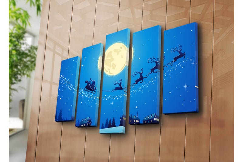 Stort lerretsbilde i 5 deler 105x70 cm - Julekveld med julenissen som flyr over en by i en slede med reinsdyr - Mørk blå / Lys blå / Hvit - Innredning - Bilder & kunst - Lerretsbilder