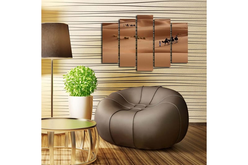 Stort lerretsbilde i 5 deler 105x70 cm - Kamelkaravane som beveger seg gjennom sanddyner - Sandbeige / Lys brun / Grønn - Innredning - Bilder & kunst - Lerretsbilder