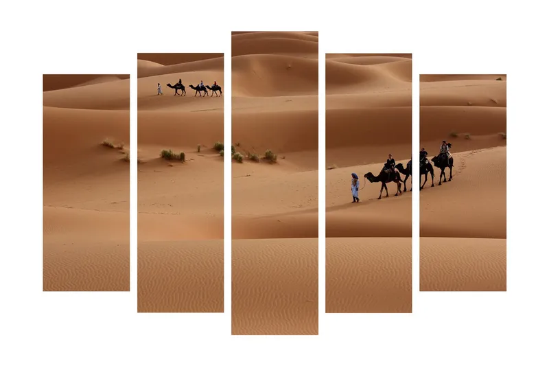 Stort lerretsbilde i 5 deler 105x70 cm - Kamelkaravane som beveger seg gjennom sanddyner - Sandbeige / Lys brun / Grønn - Innredning - Bilder & kunst - Lerretsbilder