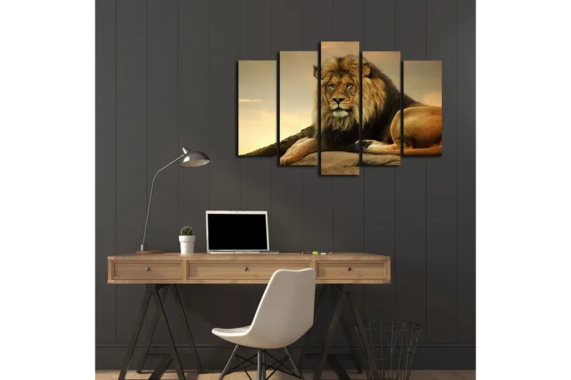 Stort lerretsbilde i 5 deler 105x70 cm - Majestetisk løve hviler på en stein - Gull / Brun / Beige - Innredning - Bilder & kunst - Lerretsbilder