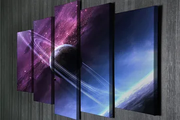 Stort lerretsbilde i 5 deler 105x70 cm - Romlandskap med en planet og ringer på en stjernehimmel - Lilla / Blå / Svart - Innredning - Bilder & kunst - Lerretsbilder