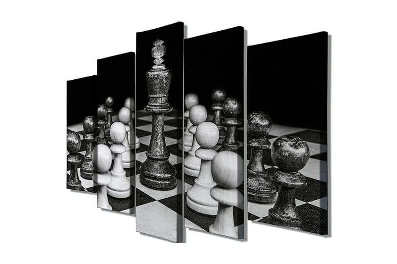 Stort lerretsbilde i 5 deler 105x70 cm - Sjakkbrett med hvite og svarte brikker i fokus - Svart / Hvit / Grå - Innredning - Bilder & kunst - Lerretsbilder