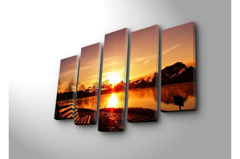 Stort lerretsbilde i 5 deler 105x70 cm - Solnedgang over en speilblank innsjø med silhuetter av trær og en benk i forgrunnen - Oransje / Gull / Svart - Innredning - Bilder & kunst - Lerretsbilder
