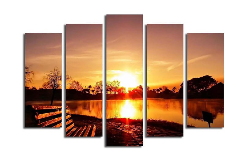 Stort lerretsbilde i 5 deler 105x70 cm - Solnedgang over en speilblank innsjø med silhuetter av trær og en benk i forgrunnen - Oransje / Gull / Svart - Innredning - Bilder & kunst - Lerretsbilder
