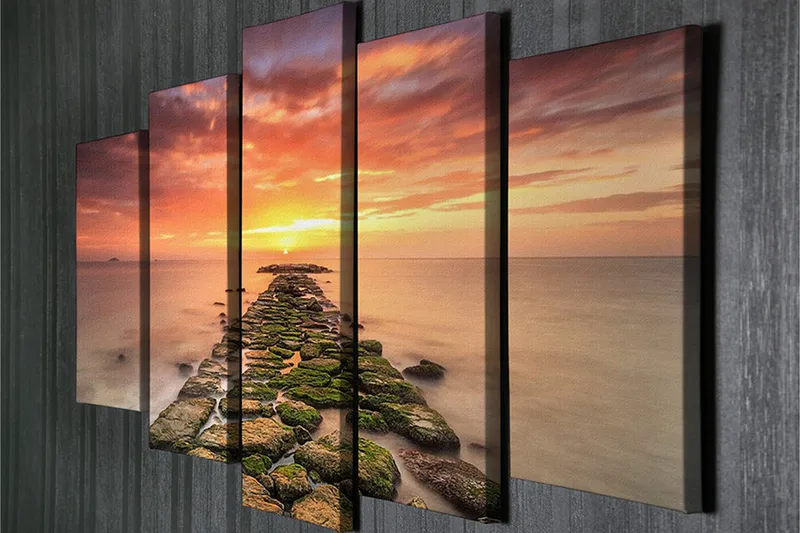 Stort lerretsbilde i 5 deler 105x70 cm - Solnedgang over en steinete brygge - Oransje / Grønn / Blå - Innredning - Bilder & kunst - Lerretsbilder