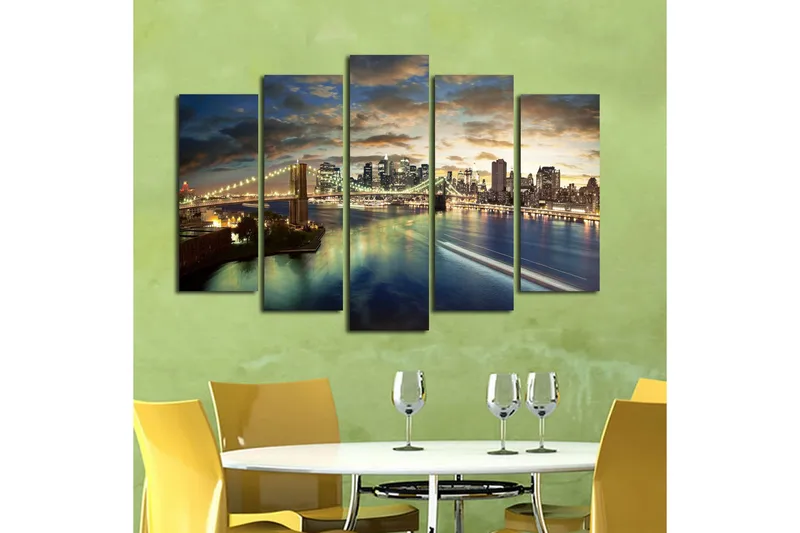 Stort lerretsbilde i 5 deler 105x70 cm - Storslått bybilde med bro og skyskrapere i skumringen - Blå / Gull / Grå - Innredning - Bilder & kunst - Lerretsbilder