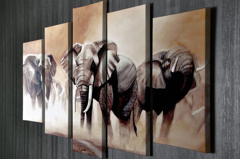 Stort lerretsbilde i 5 deler 105x70 cm - Tre majestetiske elefanter i et tåkete savannemiljø - Grå / Beige / Brun - Innredning - Bilder & kunst - Lerretsbilder