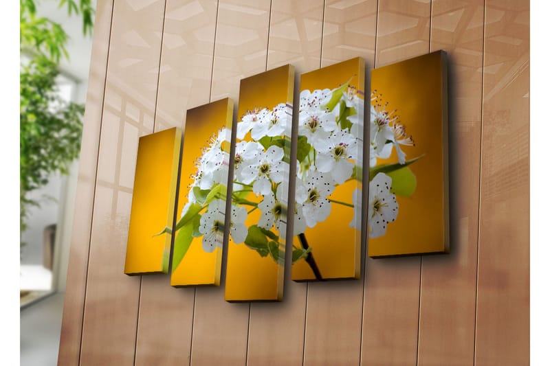 Stort lerretsbilde i 5 deler 105x70 cm - Vakker bukett med hvite blomster mot en varm gul bakgrunn - Hvit / Gul - Innredning - Bilder & kunst - Lerretsbilder