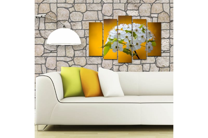 Stort lerretsbilde i 5 deler 105x70 cm - Vakker bukett med hvite blomster mot en varm gul bakgrunn - Hvit / Gul - Innredning - Bilder & kunst - Lerretsbilder