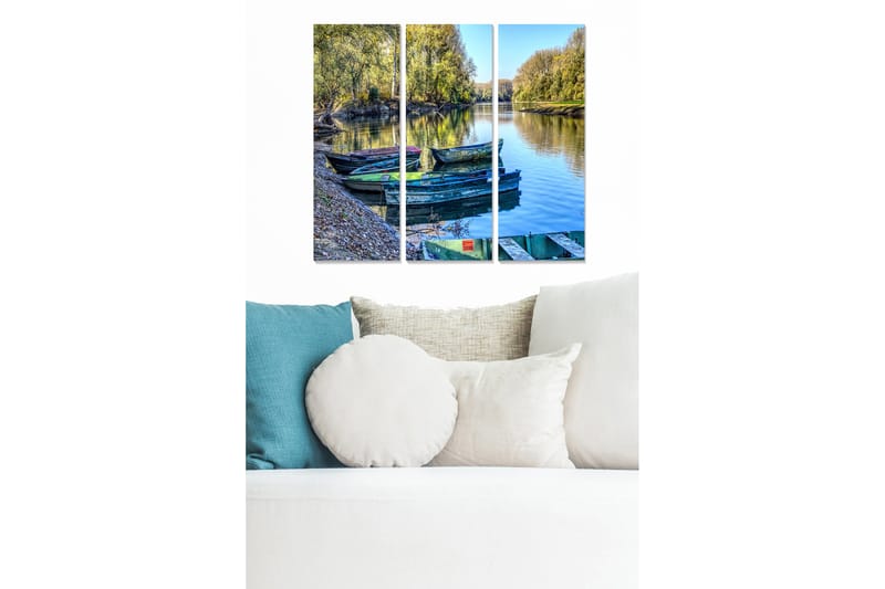 Trelerretsbilde 3-delt 50x70 cm - Båter på en speilblank innsjø med omkringliggende grøntområder, Grønn / Blå / Brun