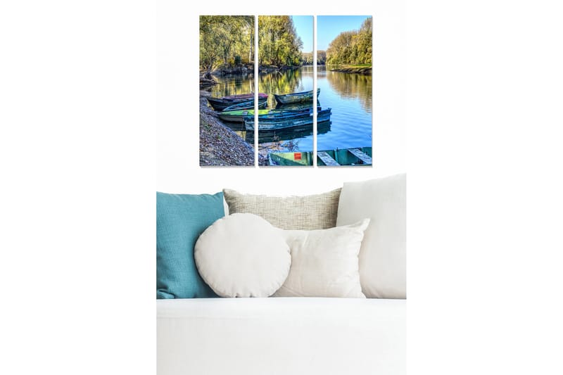 Trelerretsbilde 3-delt 50x70 cm - Båter på en speilblank innsjø med omkringliggende grøntområder, Grønn / Blå / Brun