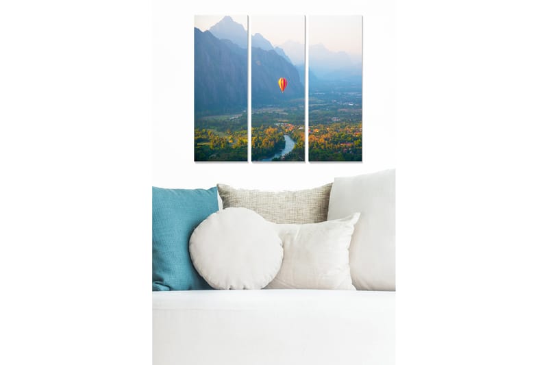 Trelerretsbilde 3-delt 50x70 cm - Fargerik varmluftsballong over en vakker dal med fjell i bakgrunnen, Grønn / Blå / Oransje