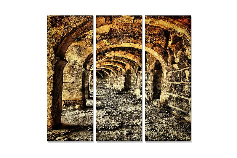 Trelerretsbilde 3-delt 50x70 cm - Gamle buer i en steinete korridor, Gull / Grå / Brun
