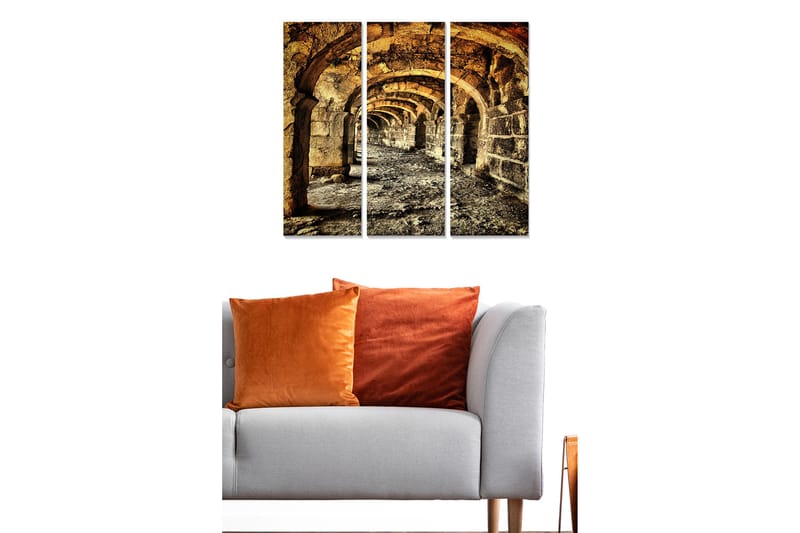 Trelerretsbilde 3-delt 50x70 cm - Gamle buer i en steinete korridor - Gull / Grå / Brun - Innredning - Bilder & kunst - Lerretsbilder