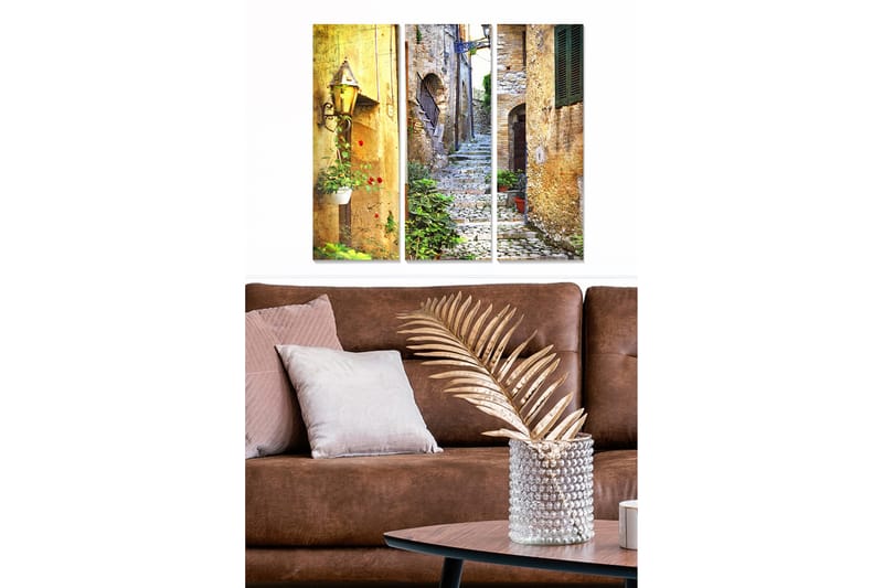 Trelerretsbilde 3-delt 50x70 cm - Sjarmerende smug med steinbelegg og vegetasjon - Gull / Grønn / Rød - Innredning - Bilder & kunst - Lerretsbilder