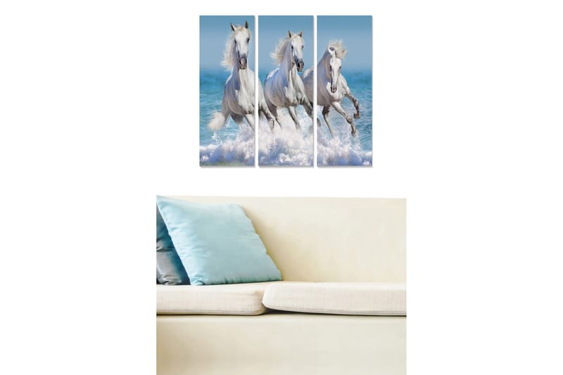 Trelerretsbilde 3-delt 50x70 cm - Tre hvite hester galopperer gjennom vann - Hvit / Blå / Turkis - Innredning - Bilder & kunst - Lerretsbilder