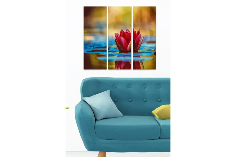 Trelerretsbilde 3-delt 50x70 cm - Vakker vannlilje som blomstrer på en speillignende overflate, Rød / Blå / Gul