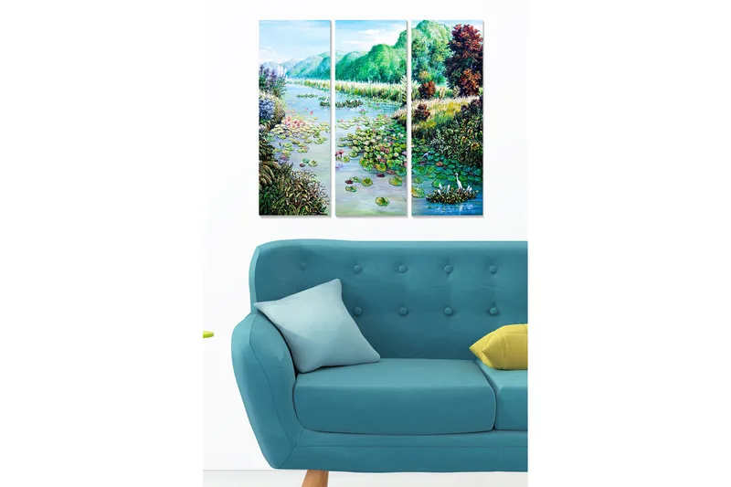 Trelerretsbilde i tre, 3 deler, 50x70 cm - Vakkert innsjølandskap med vannliljer og omkringliggende grøntområder, Grønn / Blå / Rosa
