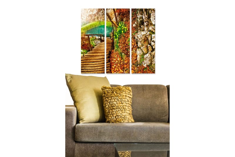 Trelerretsbilde i tre, 3-delt, 50x70 cm - Vakker bro over en stille innsjø omgitt av høstfarger og steiner, Grønn / Oransje / Brun