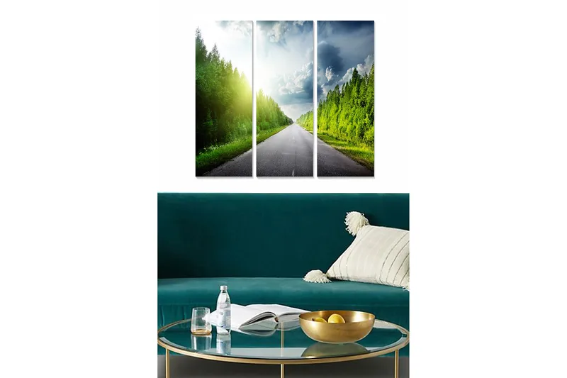 Trelerretsbilde i tre, 3-delt, 50x70 cm - Vakker landevei omgitt av frodig grøntområde og himmel med skyer, Grønn / Grå / Blå